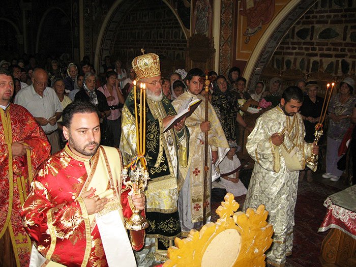 Liturghie săvârşită de Arhiepiscopul Argeşului şi Muscelului 108219