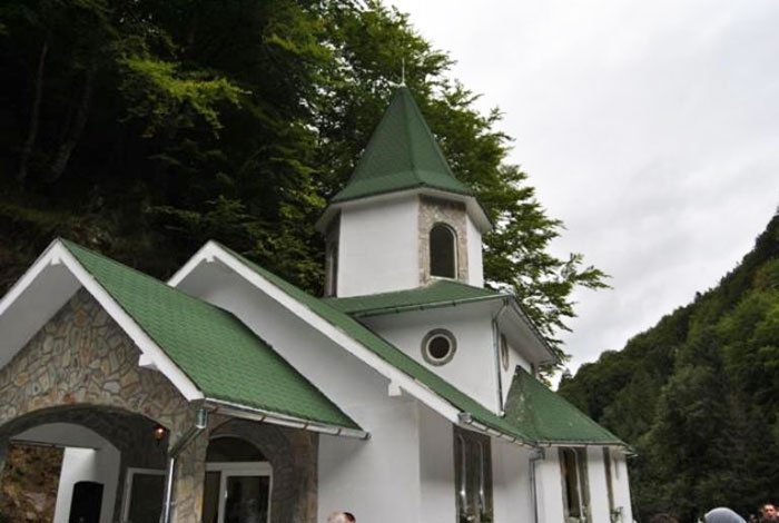 Hramul Schitului „Sfântul Dionisie Exiguul“ - Bucova 108246