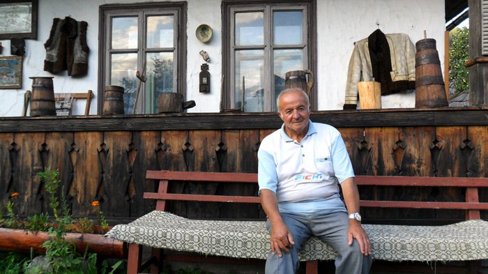 În Capu’ Satului de odinioară 108259