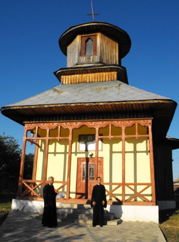 Resfinţirea Bisericii „Adormirea Maicii Domnului“ din Cuci 108252