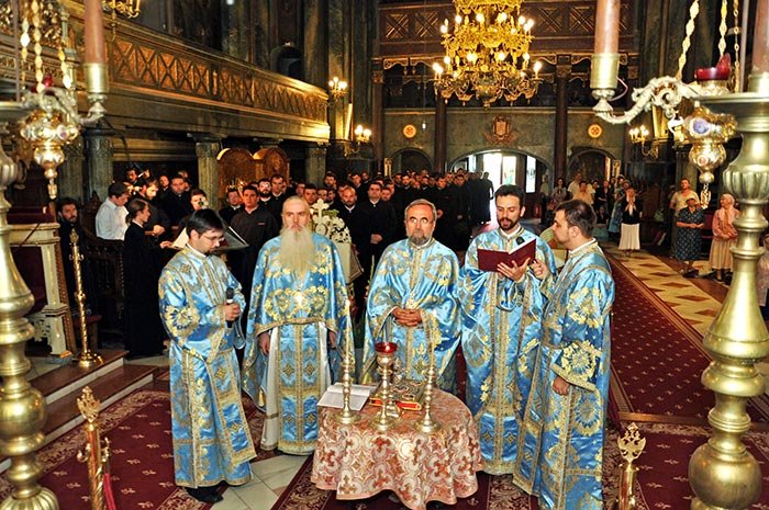 „Trebuie să avem răspunsuri pentru întrebările societăţii“ 108260