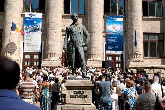 Cărţi pentru sufletele românilor din Chişinău 108288