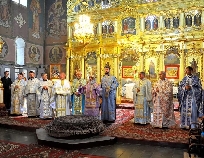 Plăci comemorative ridicate în cinstea eroilor în Parohia Buteni 108305