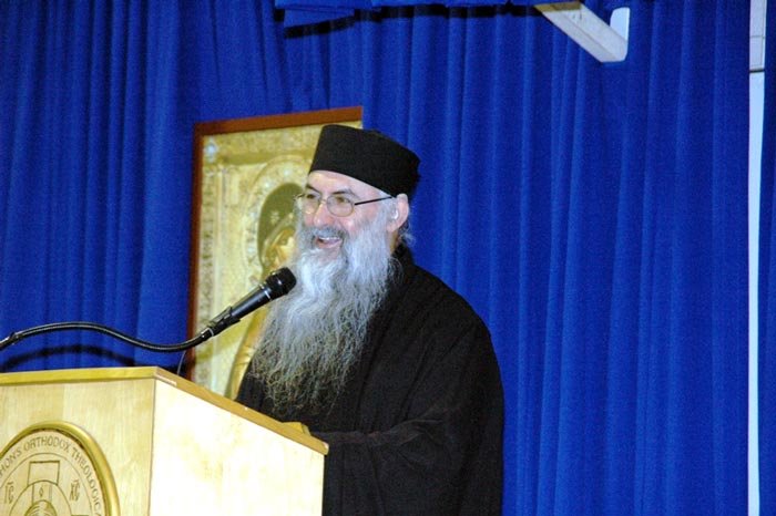 Părintele Zaharia de la Essex va conferenţia la Iaşi 108403