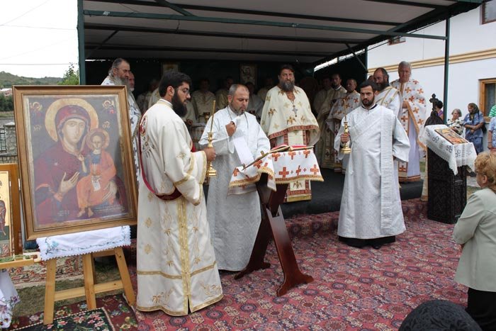 Mănăstirea vâlceană Ostrov şi-a serbat ocrotitoarea 108479