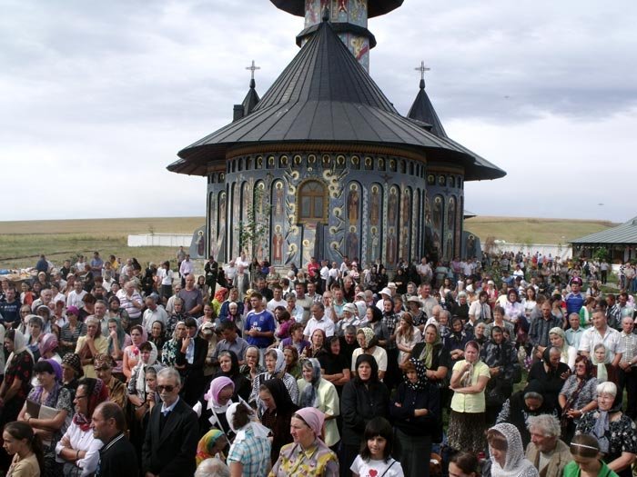 „Rugăciunea permanentă rodeşte binecuvântare asupra casei şi familiei celui ce o săvârşeşte“ 108486