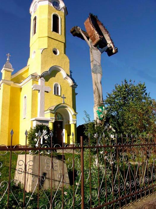 Slujire arhierească în localitatea Lăzăreni 108544