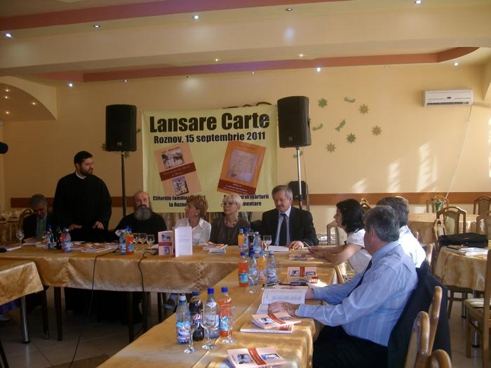 Dublă lansare de carte la Roznov 108621