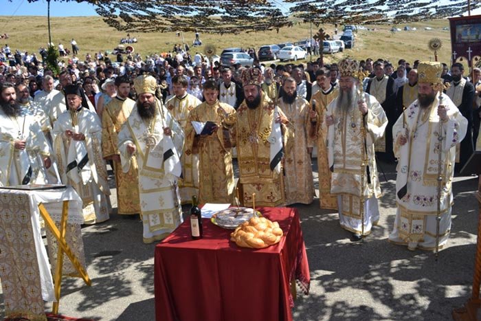 Pelerinaj la Crucea de pe Muntele Mic 108613