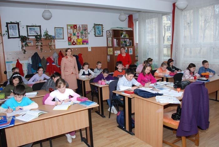 Aproape jumătate dintre profesori ar renunţa la învăţământ 108684