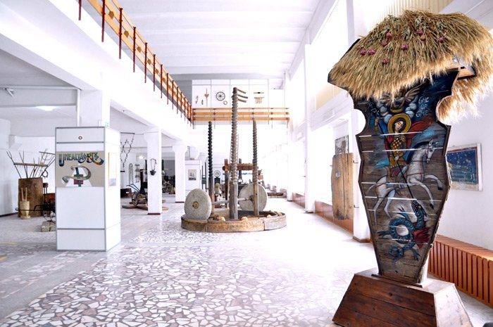 Credinţa omului, tăinuită în   şoapta uneltelor agricole 108707