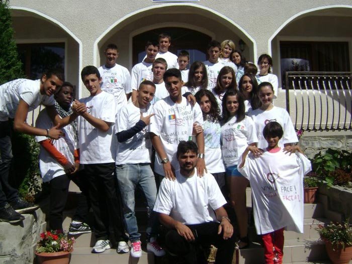 Activităţi de binefacere desfăşurate de tineri 108727