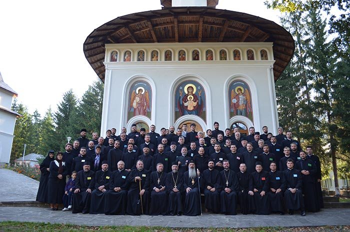 „Biserica este chemată să acorde o atenţie deosebită familiei creştine“ 108774