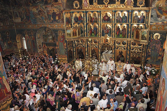 Biserica Sfinţilor Împăraţi din Galaţi, înveşmântată în lumină 108817