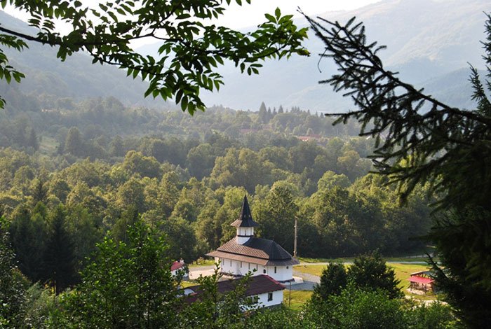 Mănăstirea misionară de la Poiana Mărului 108828