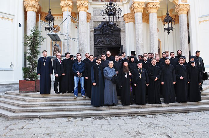 Studenţii şi profesorii s-au reunit după 10 ani 108923