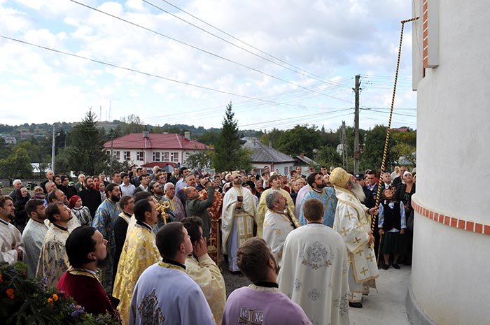 „Biserica ridicată în această parohie îndeamnă la desăvârşire“ 108974