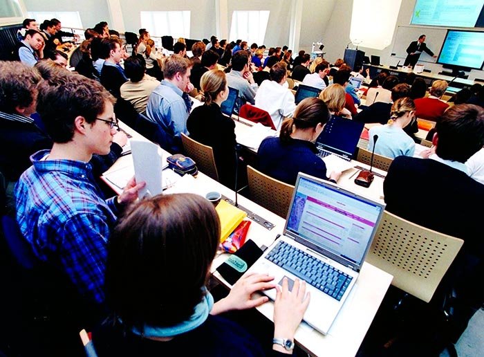 Programele de studii universitare, ierarhizate de Ministerul Educaţiei 109001