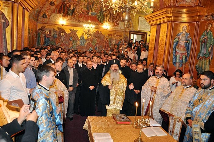 „Să stăruiţi în cele ale cunoaşterii, trăirii şi mărturisirii“ 109000