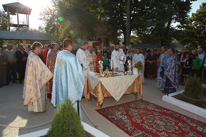 Slujire arhierească în Parohia Brădeştii Bătrâni 108997