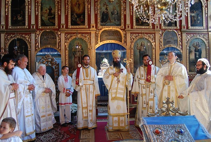 Centenarul bisericii parohiale din Remetea Mare 109044