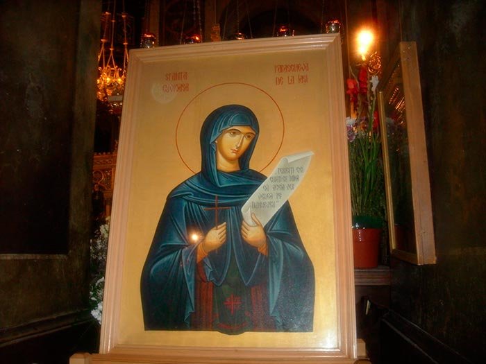 Cântând în ploaie cu Sfânta Parascheva 109074