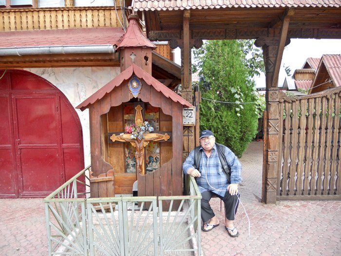 Omul care ridică troiţe 109075