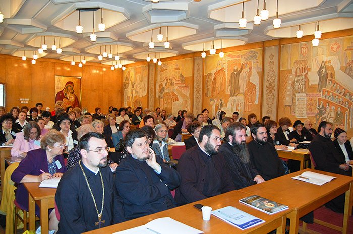 Simpozion naţional despre rolul femeii creştine 109134