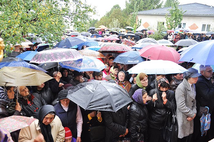 Trei biserici din judeţul Botoşani au primit veşmântul sfinţirii 109138