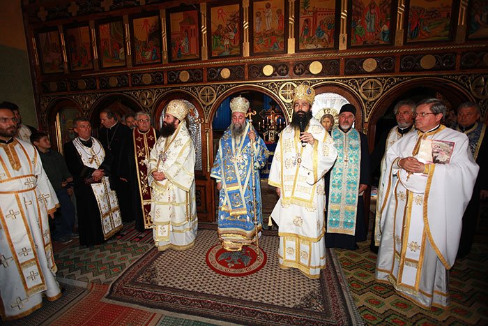 Biserica din Parohia Văleni a fost târnosită 109156