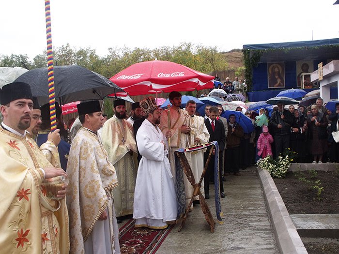 Slujbe de sfinţire în trei protopopiate din MMB 109164