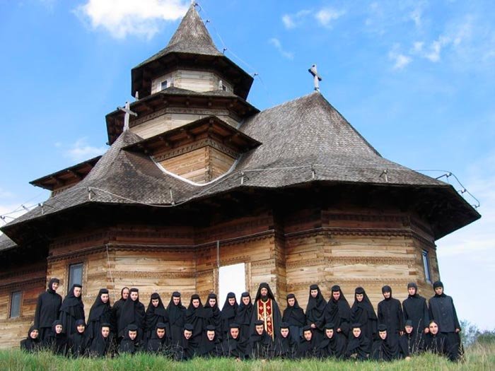 Lăcaşuri de cult ocrotite de Cuvioasa Parascheva în Episcopia Caransebeşului 109215
