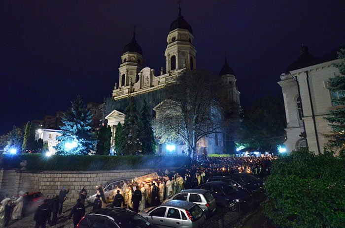 Mii de pelerini o cinstesc pe Sfânta Parascheva 109238