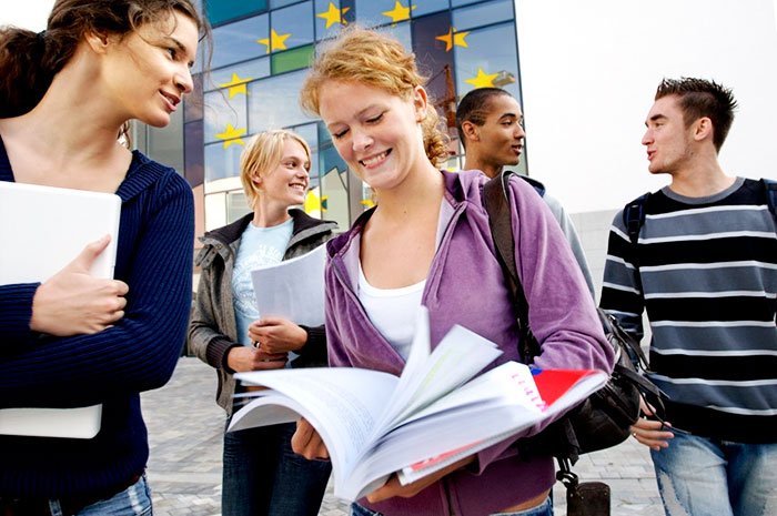 Elevii şi studenţii, aşteptaţi la târgul „World Education“ 109267