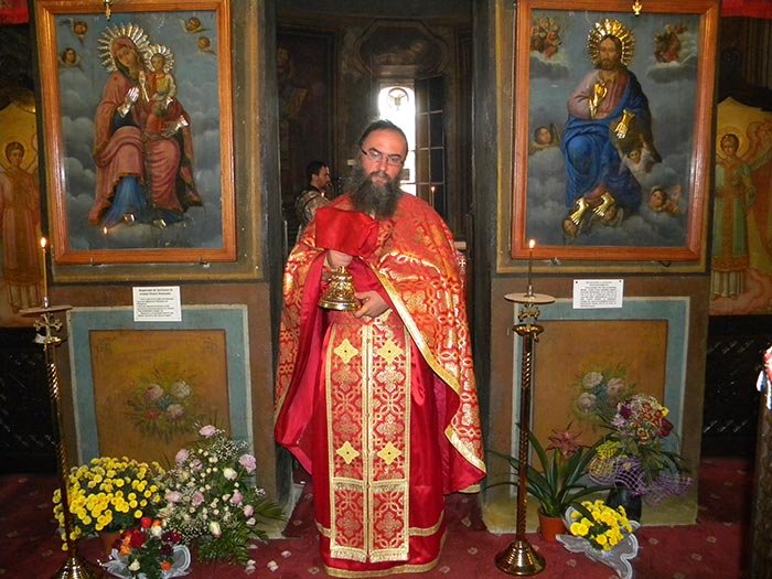 Parohia Brânduşa din Craiova, în haine de sărbătoare 109312