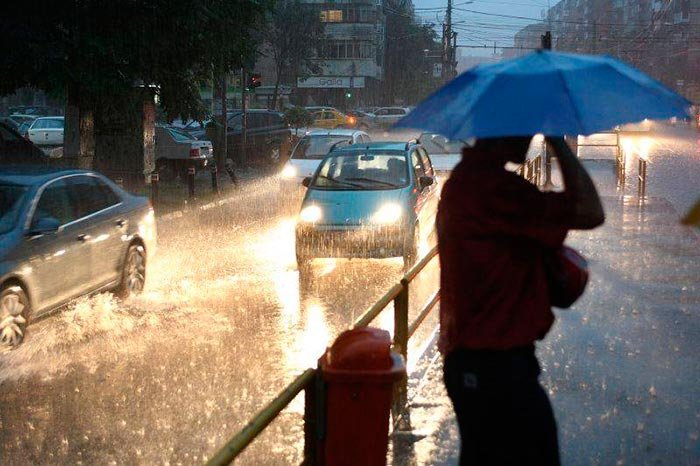 Avertizarea de vreme rea, prelungită până mâine 109325