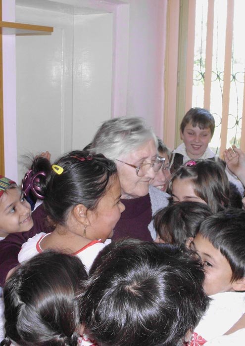 Dialog între copii şi bătrâni la Căminul „Sfântul Nicolae“ din Lugoj 109357