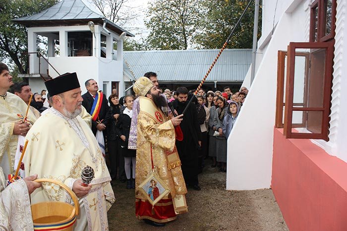 Biserica din Negreni a fost resfinţită 109407