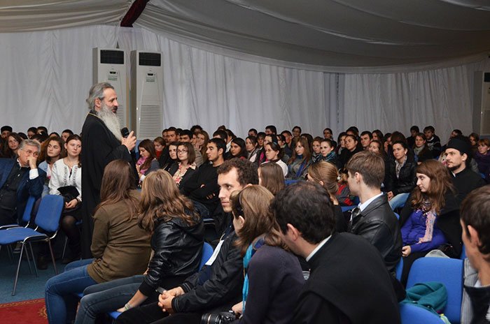 Tinerii şi Biserica, în dialog şi comuniune 109473