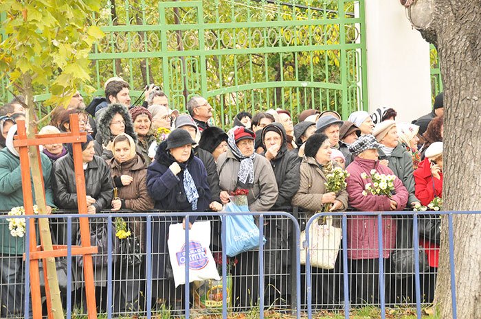 „Închinarea la moaşte aduce linişte şi pace“ 109479