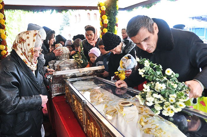 Ocrotitorul Bucureştilor binecuvântează ţara 109531