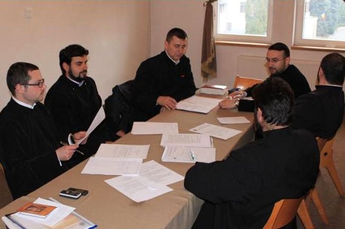 Întâlnire pe teme catehetice în Arhiepiscopia Râmnicului 109574