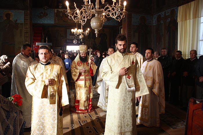 Slujire arhierească în comuna Cezieni 109627