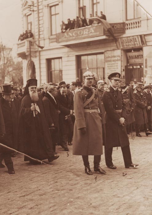 Despre monarhie şi Biserică la români 109642