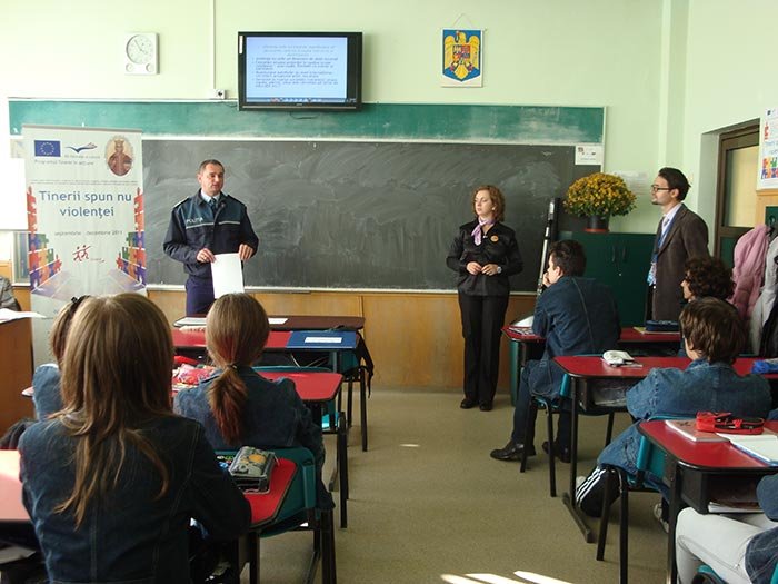 „Tinerii spun nu violenţei“ 109710