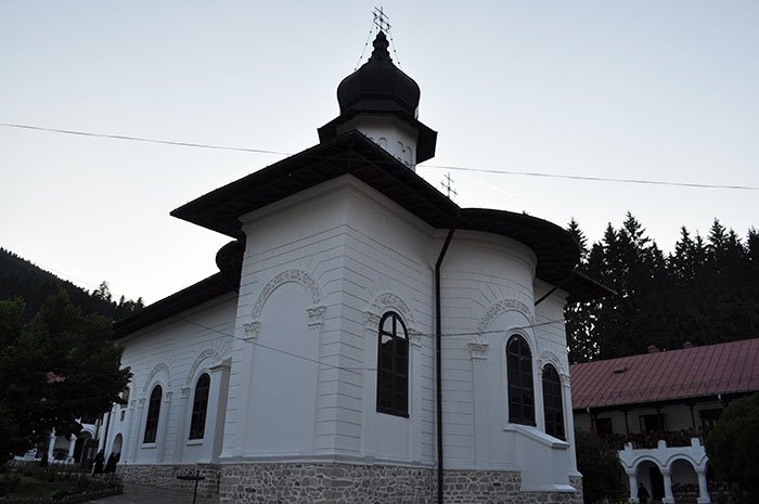 Activităţi filantropice şi catehetice de sărbătoarea Sfinţilor Arhangheli 109811