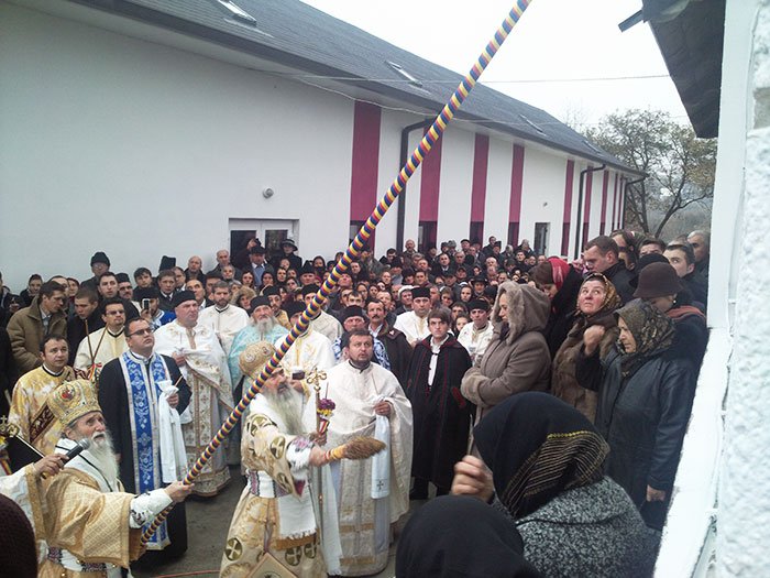 Binecuvântări arhiereşti în patru parohii ale Mitropoliei Moldovei şi Bucovinei 109812