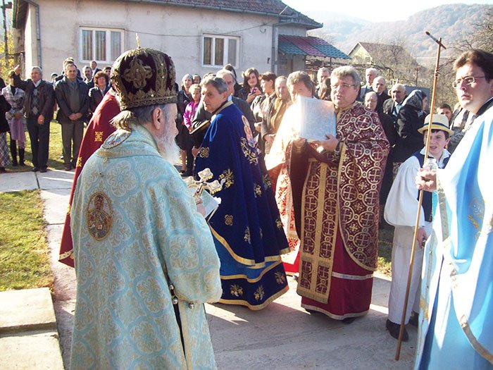 Biserica Parohiei Joia Mare a fost târnosită 109822