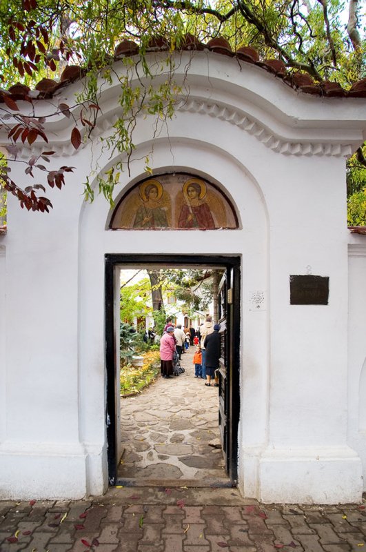 Schitul Arhanghelilor unde găsesc odihnă bucureştenii 109799