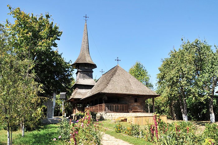 Sute de biserici îşi sărbătoresc hramul 109802